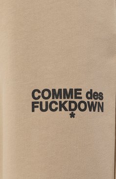 Мужские хлопковые брюки COMME DES FUCKDOWN бежевого цвета, арт. CDFU2509 | Фото 5 (Длина (брюки, джинсы): Стандартные; Случай: Повседневный; Материал сплава: Прос�тавлено; Материал внешний: Хлопок; Стили: Спорт-шик; Драгоценные камни: Проставлено)