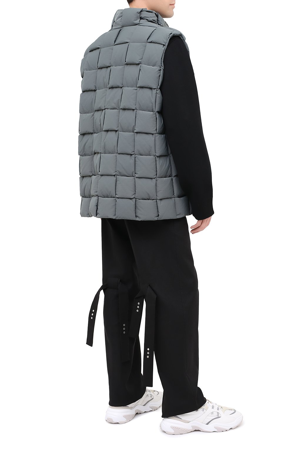 Пуховый жилет BOTTEGA VENETA голубого цвета по цене 295500 руб., арт. 644982/VF4K0, фото 2 Пуховый жилет BOTTEGA VENETA, арт. 644982/VF4K0, фото 2