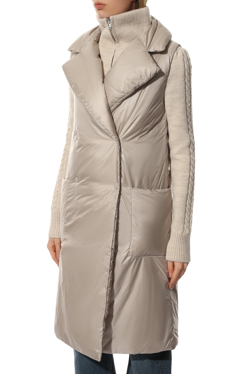 Пуховый жилет sables MONCLER светло-бежевого цвета по цене 98800 руб., арт. H1-093-1A000-80-5396Q, фото 3 Пуховый жилет sables MONCLER, арт. H1-093-1A000-80-5396Q, фото 3