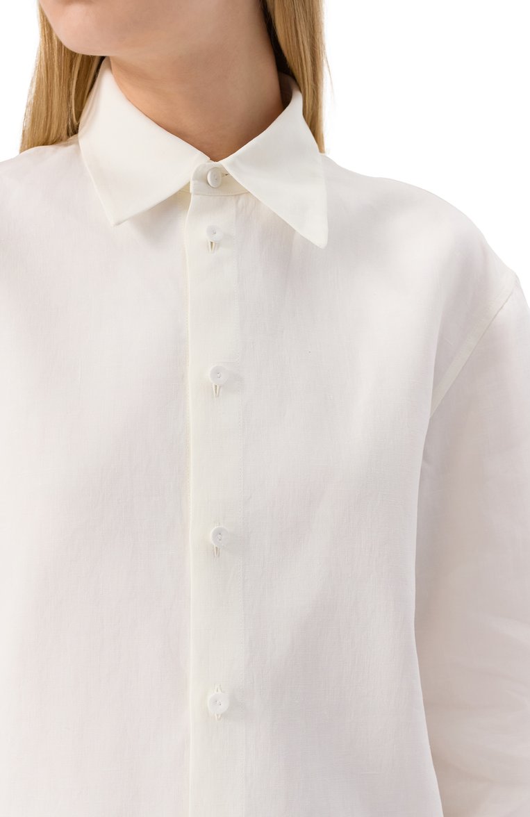 Женская льняная рубашка JIL SANDER молочного цвета, арт. J02DL0205/J60001 | Фото 5 (Материал внешний: Лен; Материал сплава: Проставлено; Рукава: Длинные; Длина (для топов): Стандартные; Драгоценные камни: Проставлено; Женское Кросс-КТ: Рубашка-одежда; Принт: Без принта; Стили: Классический; Кросс-КТ: костюм)