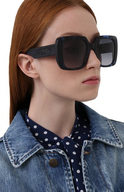 Солнцезащитные очки DIOR EYEWEAR синего цвета по цене 54950 руб., арт. WILDI0R S3U 28B1, фото 2 Солнцезащитные очки DIOR EYEWEAR, арт. WILDI0R S3U 28B1, фото 2