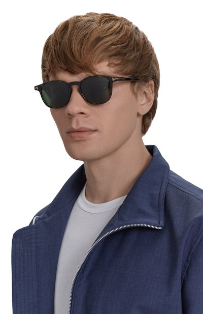 Солнцезащитные очки TOM FORD коричневого цвета по цене 59950 руб., арт. TF1302 52R, фото 2 Солнцезащитные очки TOM FORD, арт. TF1302 52R, фото 2