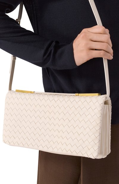 Сумка the 70 BOTTEGA VENETA белого цвета по цене 643000 руб., арт. A002ED/V60G0, фото 2 Сумка the 70 BOTTEGA VENETA, арт. A002ED/V60G0, фото 2