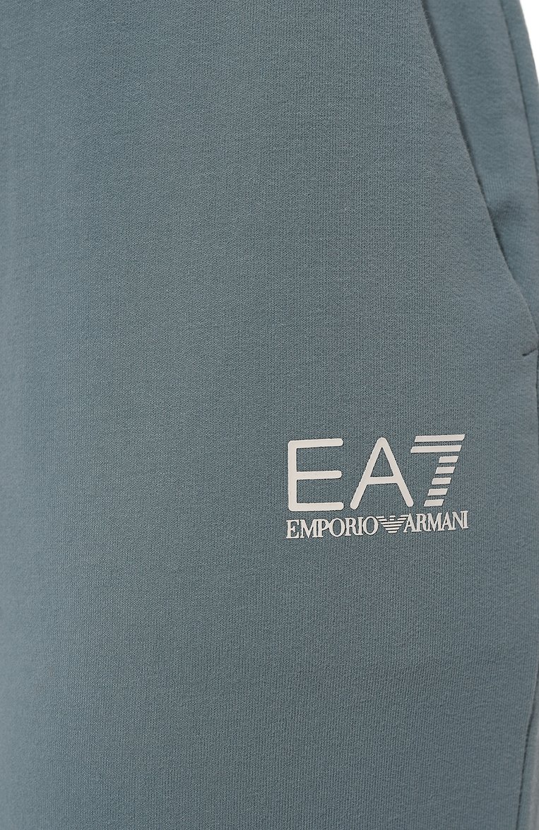 Женские хлопковые джоггеры EA7 голубого цвета, арт. 8NTP85/TJTXZ | Фото 5 (Длина (брюки, джинсы): Стандартные; Материал внешний: Хлопок; Материал сплава: Проставлено; Драгоценные камни: Проставлено; Силуэт Ж (брюки и джинсы): Джоггеры; Женское Кросс-КТ: Джоггеры - брюки; Стили: Кэжуэл)