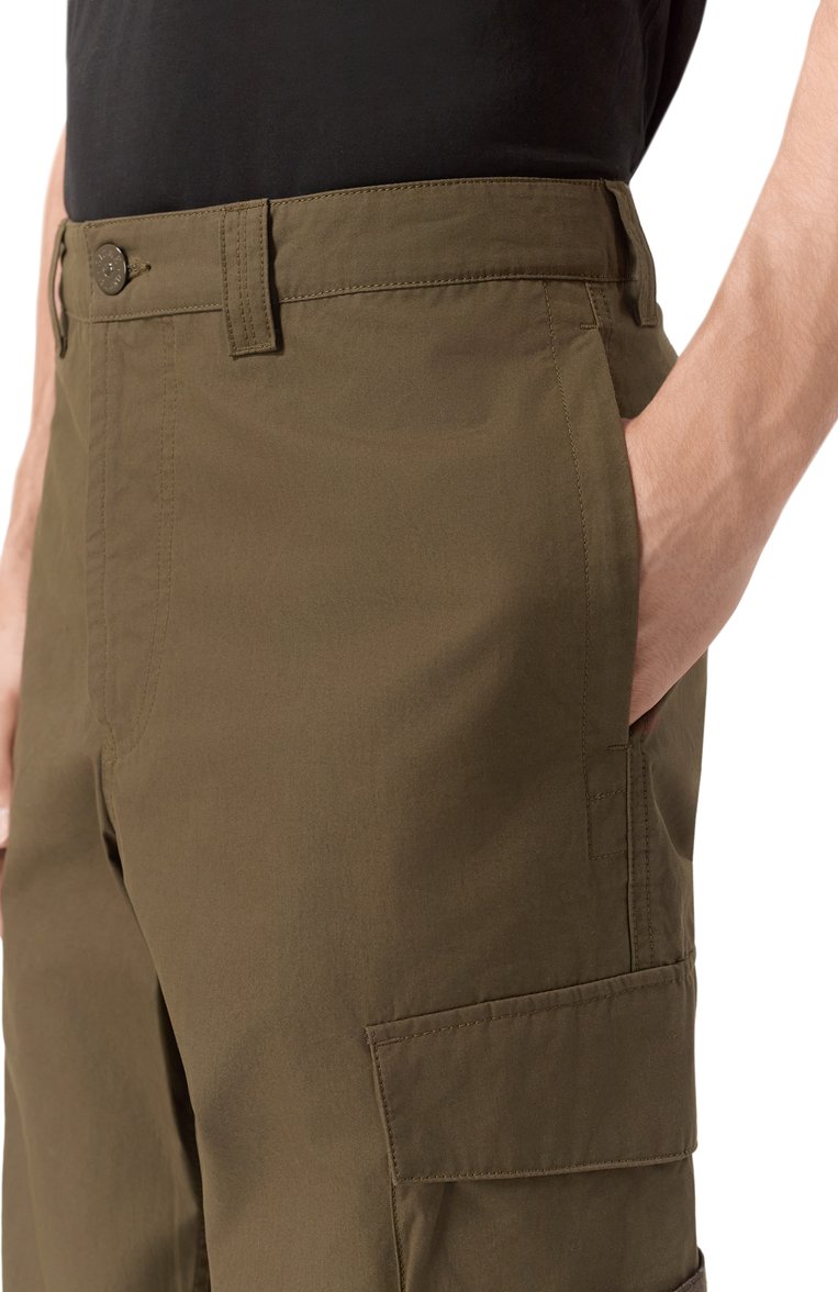 Мужские хлопковые брюки-карго STONE ISLAND хаки цвета, арт. 8115311F1 | Фото 5 (Длина (брюки, джинсы): Стандартные; Материал внешний: Хлопок; Силуэт М (брюки): Карго; Случай: Повседневный; Стили: Кэжуэл)