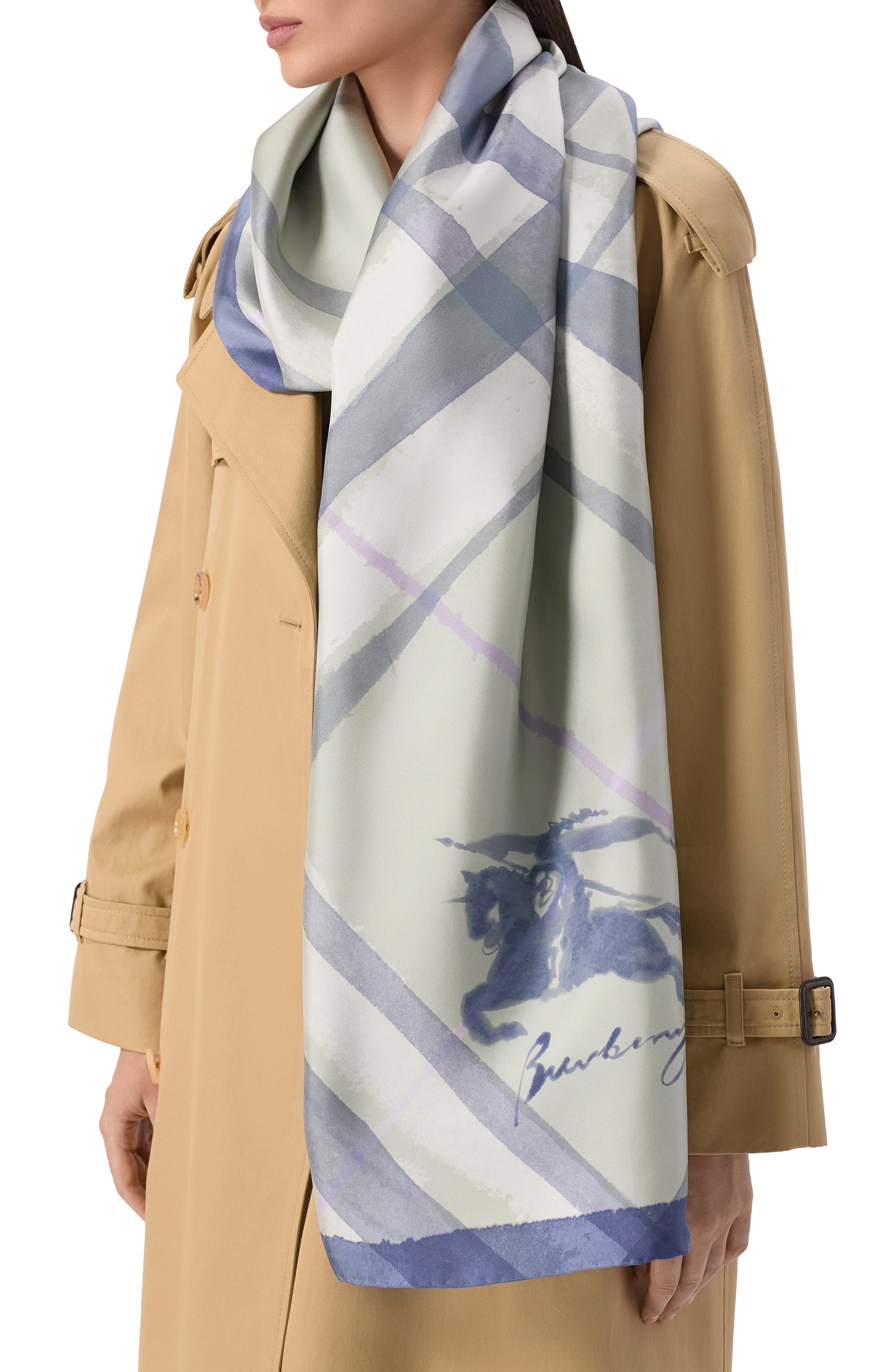 Шелковый шарф BURBERRY голубого цвета по цене 76250 руб., арт. 8120310, фото 2 Шелковый шарф BURBERRY, арт. 8120310, фото 2