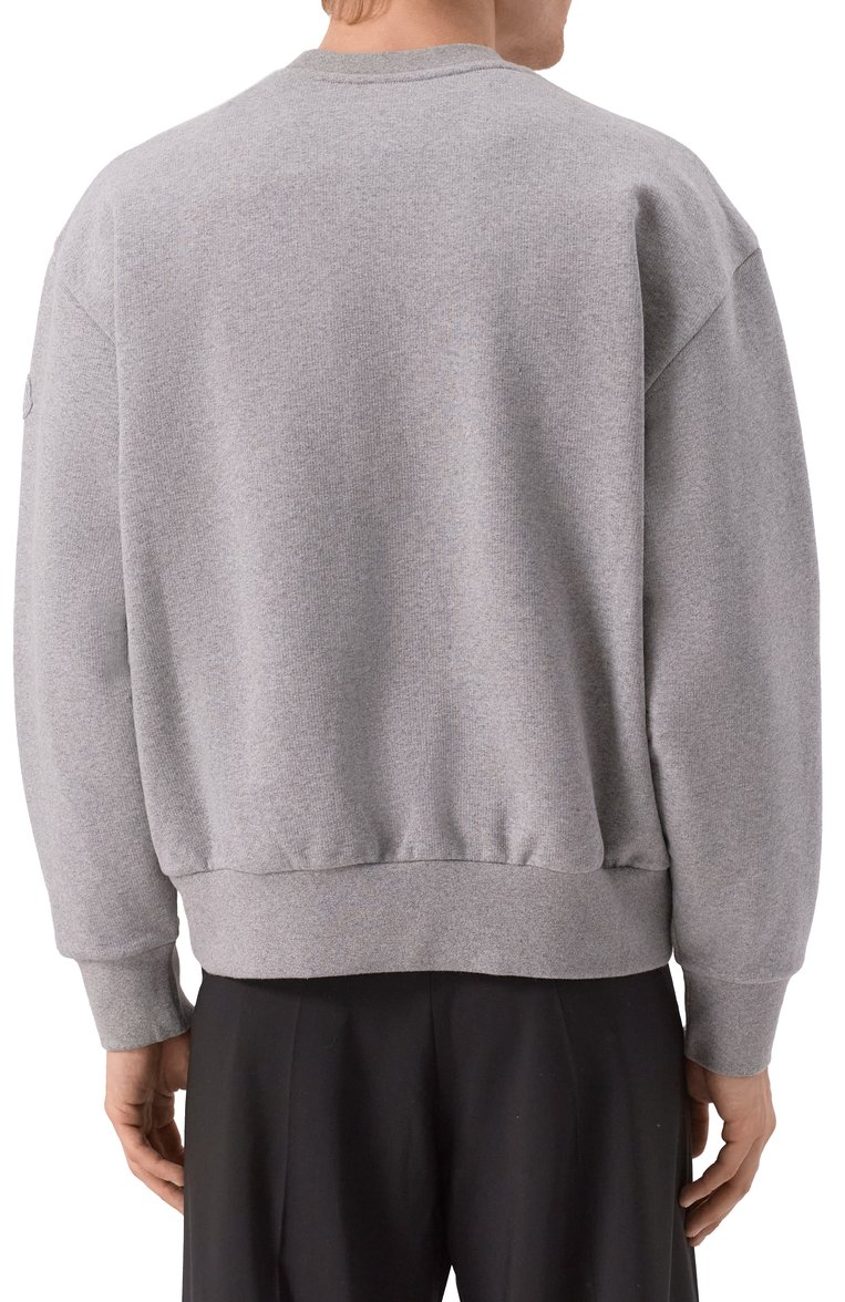 Мужской хлопковый свитшот MONCLER серого цвета, арт. 8G00019/M2642/984 | Фото 4 (Рукава: Длинные; Длина (для топов): Стандартные; Материал внешний: Хлопок; Принт: С принтом; Мужское Кросс-КТ: свитшот-одежда; Стили: Спорт-шик)