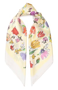 Светло-желтый