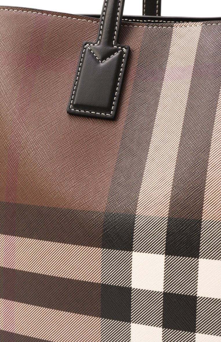 Женская сумка-тоут BURBERRY темно-коричневого цвета, арт. 8069659 | Фото 3 (Размер: medium; Материал: Текстиль, Экокожа; Автоматизация ТО: Проставлено; Автоматизация состава: Проставлено)