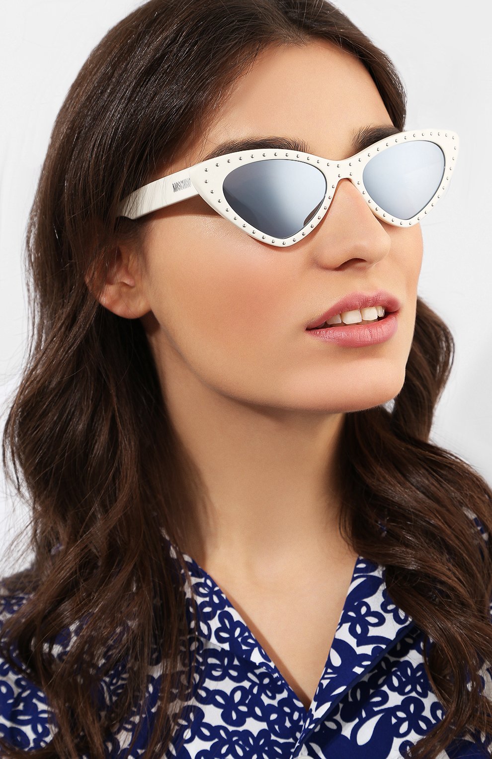 Солнцезащитные очки MOSCHINO белого цвета по цене 21600 руб., арт. M0S006 VK6, фото 2 Солнцезащитные очки MOSCHINO, арт. M0S006 VK6, фото 2