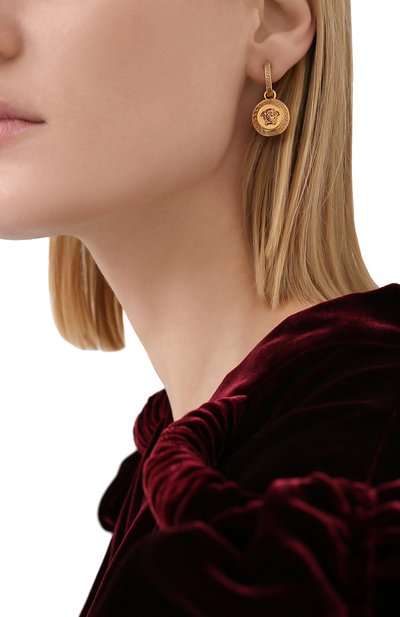 Серьги с логотипом бренда VERSACE золотого цвета по цене 45800 руб., арт. DG2G410/DJMT, фото 2 Серьги с логотипом бренда VERSACE, арт. DG2G410/DJMT, фото 2