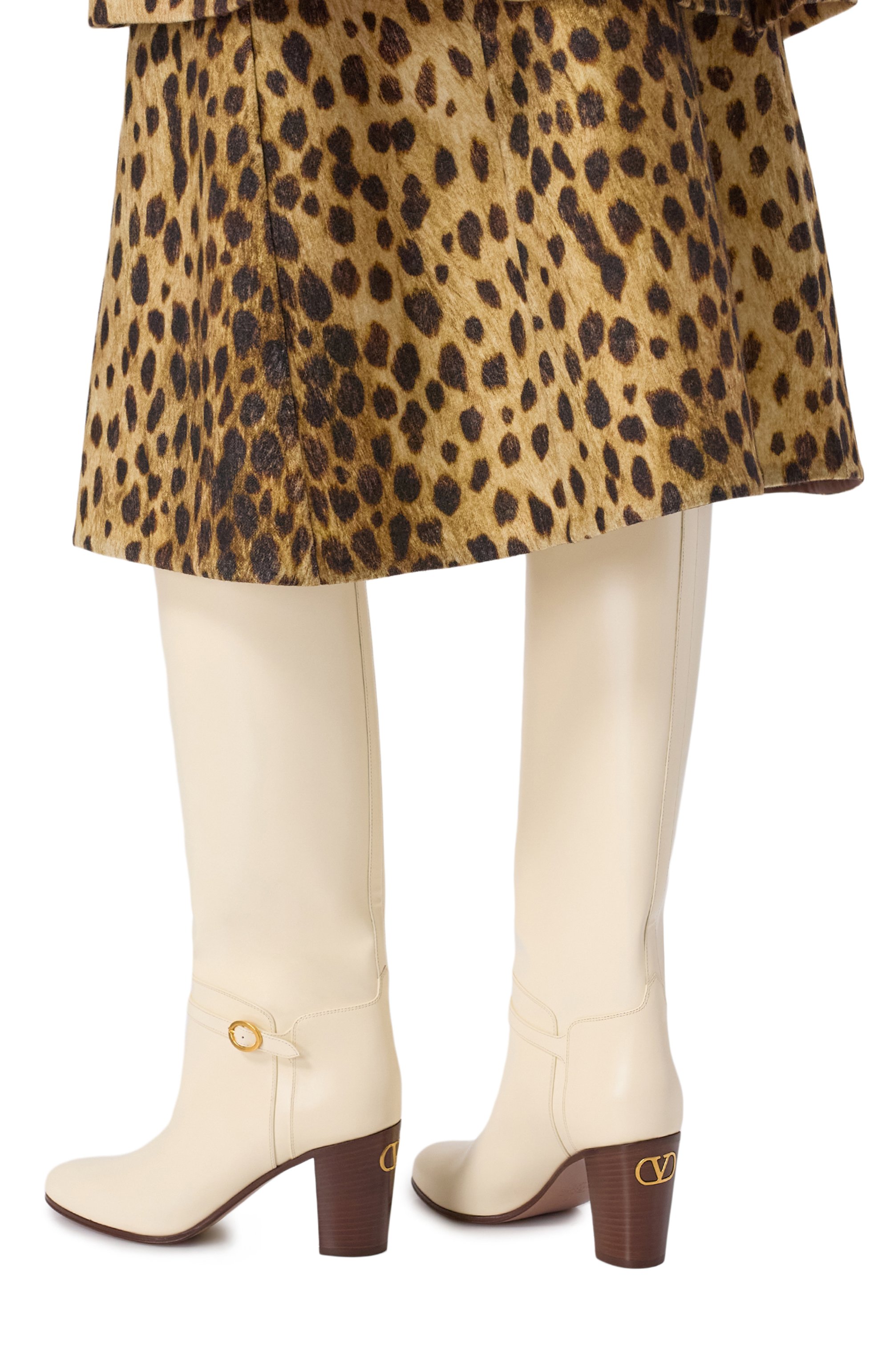 Кожаные сапоги pattie 75 VALENTINO кремового цвета по цене 216500 руб., арт. 7W2S0LD6/ZJM, фото 2 Кожаные сапоги pattie 75 VALENTINO, арт. 7W2S0LD6/ZJM, фото 2