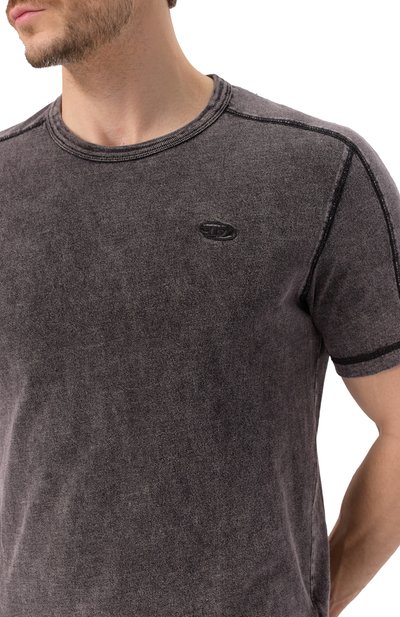 Хлопковая футболка DIESEL темно-серого цвета по цене 11550 руб., арт. A16407/0QJAH, фото 5 Хлопковая футболка DIESEL, арт. A16407/0QJAH, фото 5