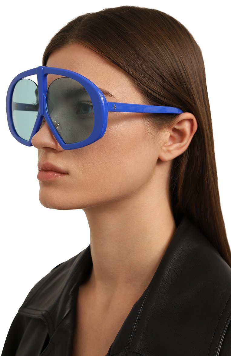 Женские солнцезащитные очки THE ATTICO синего цвета, арт. ATTIC030C3 SUN | Фото 2 (Региональные ограничения белый список (Axapta Mercury): Не проставлено; Нос: Не проставлено; Материал: Пластик; Тип очков: С/з; Очки форма: Квадратные; Оптика Гендер: оптика-женское)