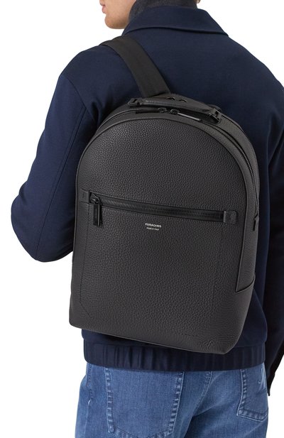 Рюкзак FERRAGAMO черного цвета по цене 261500 руб., арт. 240823/684994, фото 2 Рюкзак FERRAGAMO, арт. 240823/684994, фото 2