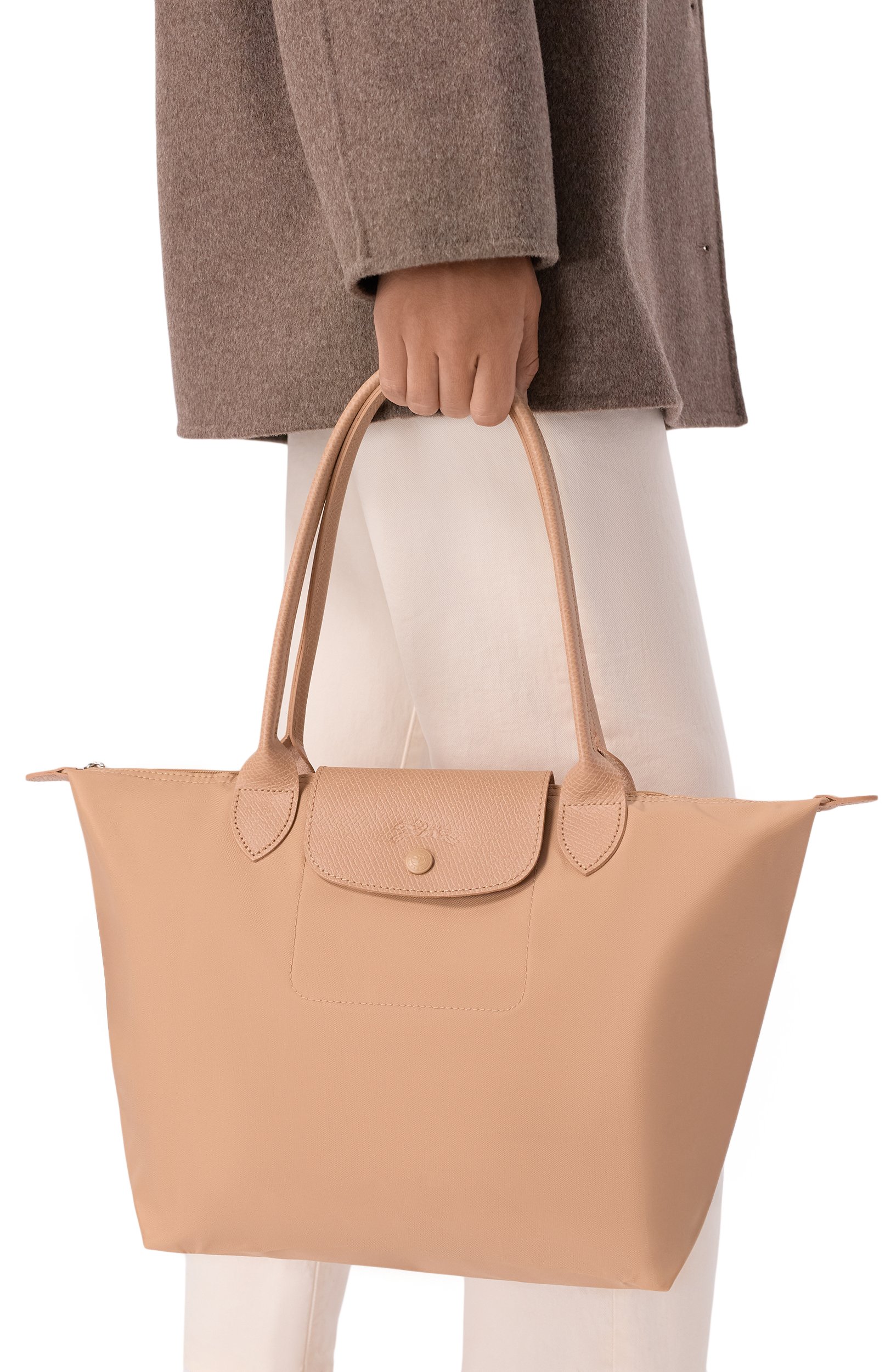 Сумка le pliage one medium LONGCHAMP бежевого цвета по цене 19950 руб., арт. L2605979/979, фото 2 Сумка le pliage one medium LONGCHAMP, арт. L2605979/979, фото 2