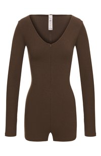 Коричневый