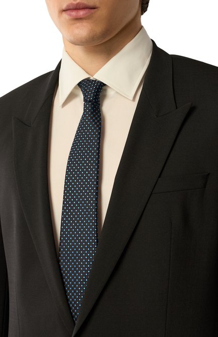 Мужской шелковый галстук GIORGIO ARMANI темно-синего цвета, арт. GM000800/TE13669 | Фото 2 (Материал: Шелк, Текстиль; Материал сплава: Проставлено; Нос: Не проставлено)