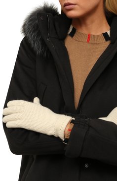 Женские кашемировые перчатки INVERNI белого цвета, арт. 2576 GU | Фото 2 (Материал: Текстиль, Кашемир, Шерсть; Материал сплава: Проставлено; Нос: Не проставлено)