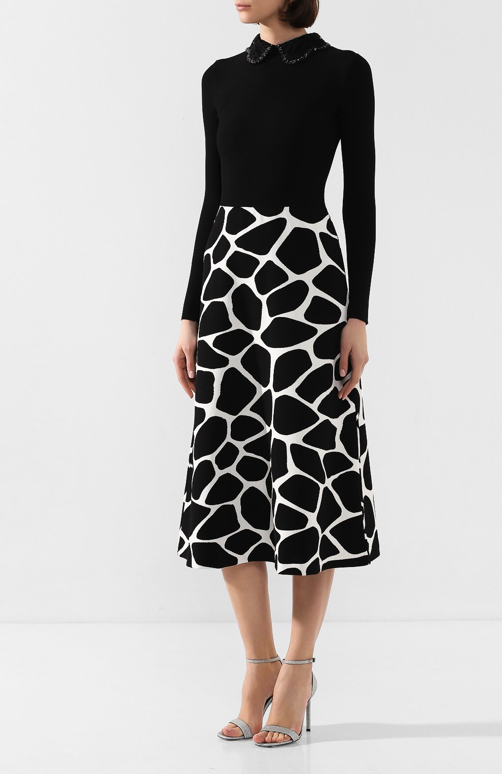 Платье из вискозы VALENTINO черного цвета по цене 399500 руб., арт. TB3KDA5857W, фото 3 Платье из вискозы VALENTINO, арт. TB3KDA5857W, фото 3