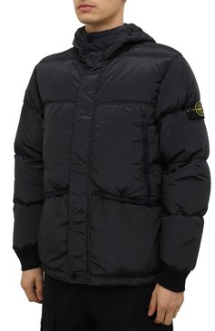 Мужская пуховик STONE ISLAND темно-серого цвета, арт. 751544508 | Фото 3 (Материал внешний: Синтетический материал; Материал утеплителя: Пух и перо; Материал подклада: Синтетический материал; Кросс-КТ: Куртка; Длина (верхняя одежда): Короткие; Рукава: Длинные; Мужское Кросс-КТ: пуховик-короткий; Стили: Кэжуэл; Материал сплава: Проставлено; Драгоценные камни: Проставлено)