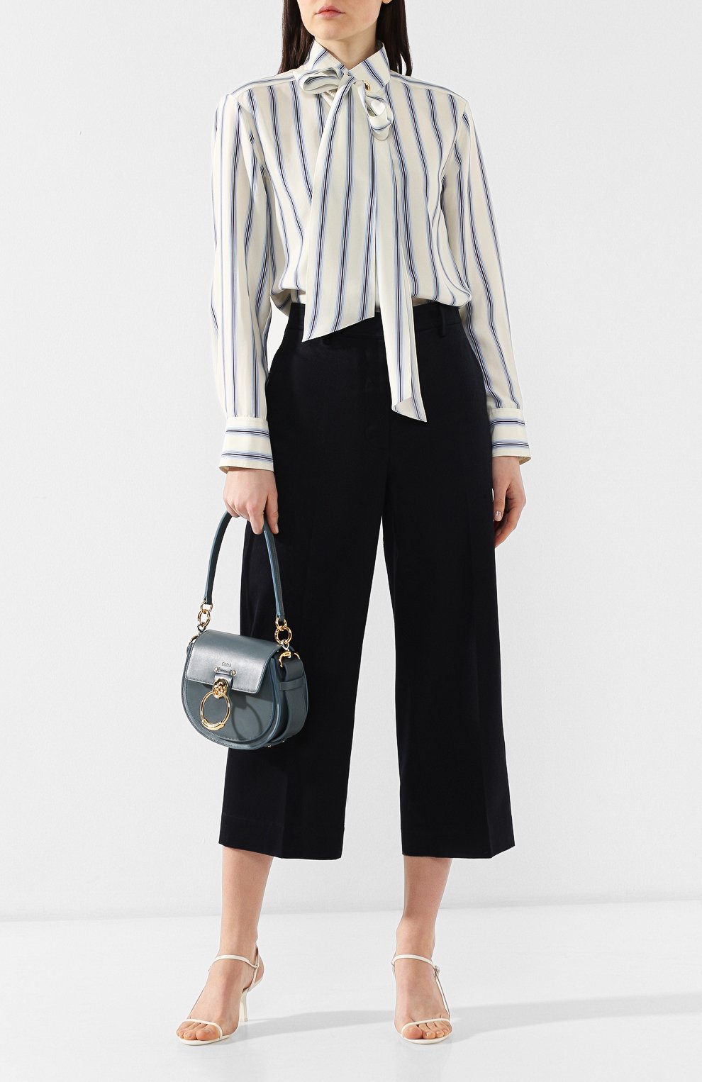 Сумка tess small CHLOÉ голубого цвета по цене 192500 руб., арт. CHC18WS153A37, фото 2 Сумка tess small CHLOÉ, арт. CHC18WS153A37, фото 2