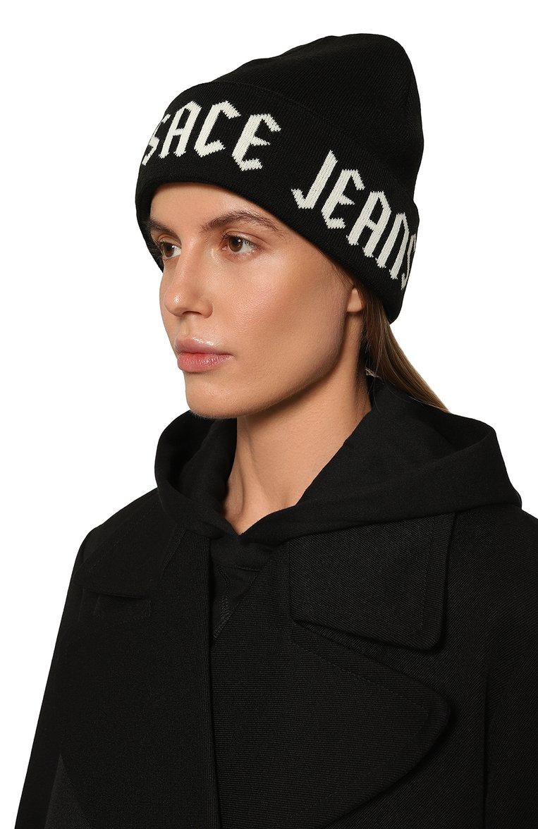 Женская шапка VERSACE JEANS COUTURE черно-белого цвета, арт. 77HAZK53/ZG289 | Фото 2 (Материал сплава: Проставлено; Материал: Текстиль, Синтетический материал; Нос: Не проставлено)