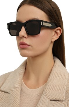 Женские солнцезащитные очки SAINT LAURENT черного цвета, арт. SL 617 001 | Фото 2 (Нос: Не проставлено; Региональные ограничения белый список (Axapta Mercury): Не проставлено; Кросс-КТ: С/з-унисекс; Тип очков: С/з; Материал: Пластик; Оптика Гендер: оптика-унисекс; Очки форма: Квадратные)