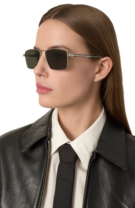 Женские солнцезащитные очки SAINT LAURENT серого цвета, арт. SL 700 002 | Фото 2 (Нос: Не проставлено; Региональные ограничения белый список (Axapta Mercury): Не проставлено)