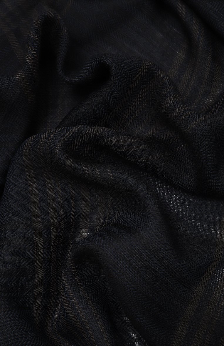 Мужской шарф CORNELIANI темно-синего цвета, арт. 92B339-3829002 | Фото 3 (Материал: Шерсть, Текстиль; Нос: Не проставлено; Материал сплава: Проставлено; Мужское Кросс-КТ: Шарфы - с бахромой; Кросс-КТ: шерсть)