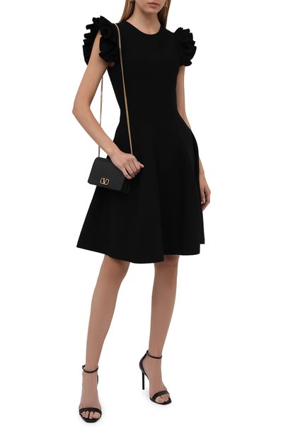 Платье из вискозы ALEXANDER MCQUEEN черного цвета по цене 174500 руб., арт. 667827/Q1AVM, фото 2 Платье из вискозы ALEXANDER MCQUEEN, арт. 667827/Q1AVM, фото 2