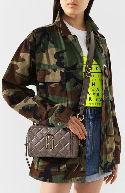 Сумка the softshot 21 MARC JACOBS (THE) коричневого цвета по цене 59950 руб., арт. M0015419, фото 2 Сумка the softshot 21 MARC JACOBS (THE), арт. M0015419, фото 2