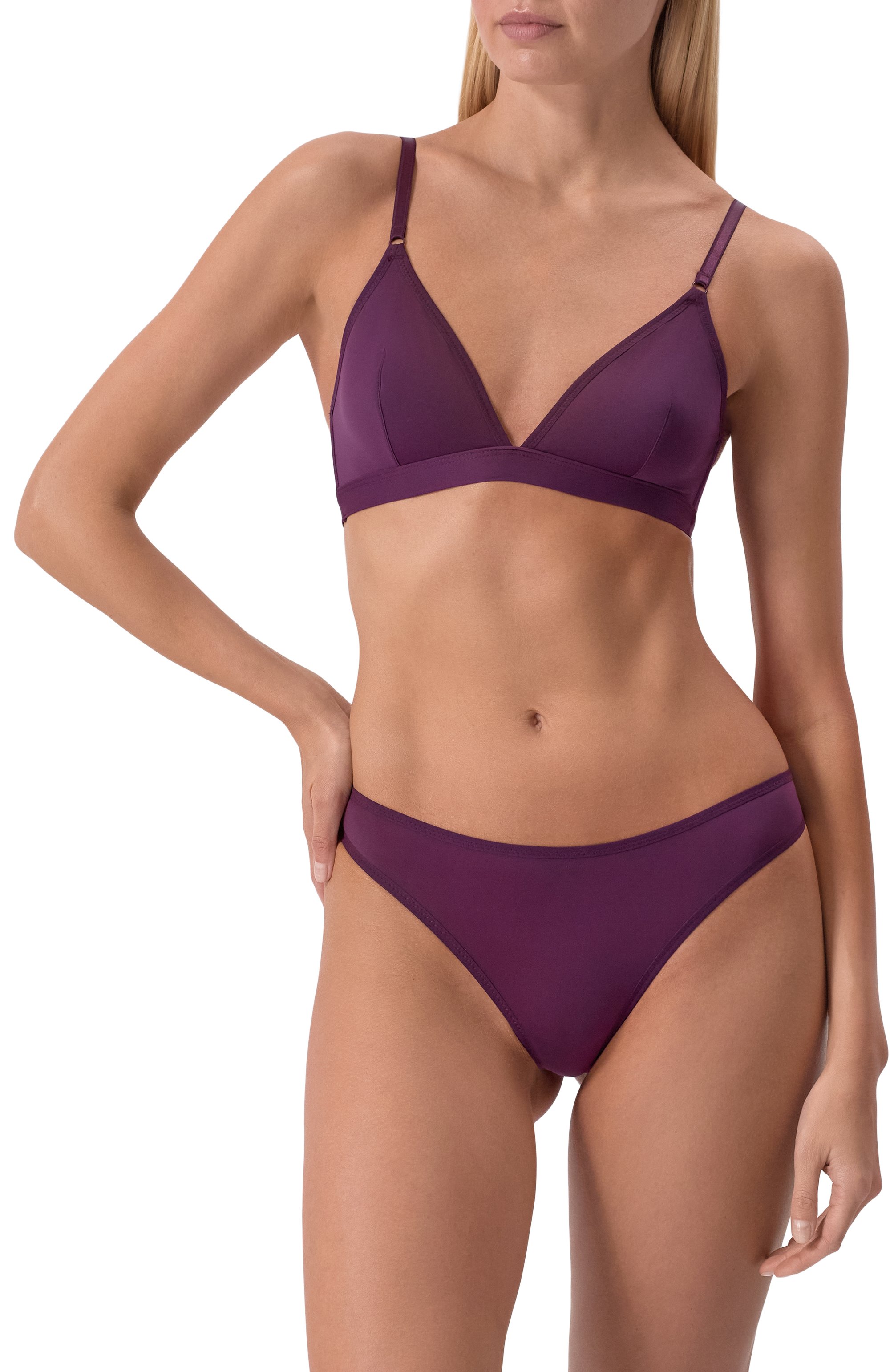 Трусы-стринги LISE CHARMEL фиолетового цвета по цене 8570 руб., арт. PCP0001, фото 2 Трусы-стринги LISE CHARMEL, арт. PCP0001, фото 2