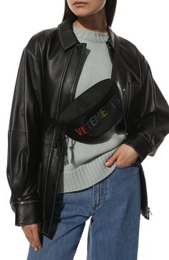 Женская поясная сумка VETEMENTS черного цвета, арт. UE52BA250B 1302/W | Фото 2 (Застежка: Молния; Материал сплава: Проставлено; Материал: Текстиль; Драгоценные камни: Проставлено; Стили: Спорт; Размер: small)