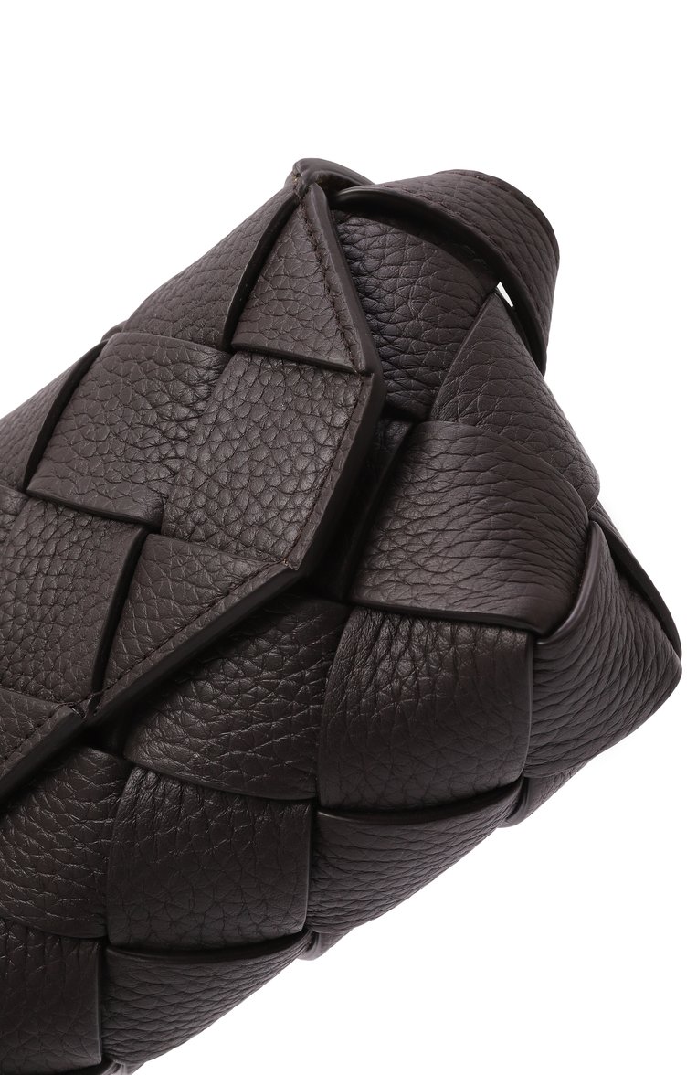 Мужская поясная сумка diago BOTTEGA VENETA темно-коричневого цвета, арт. 805773/V5351 | Фото 3 (Материал: Натуральная кожа; Размер: mini; Ремень/цепочка: На ремешке; Случай: Повседневный; Стили: Классический)