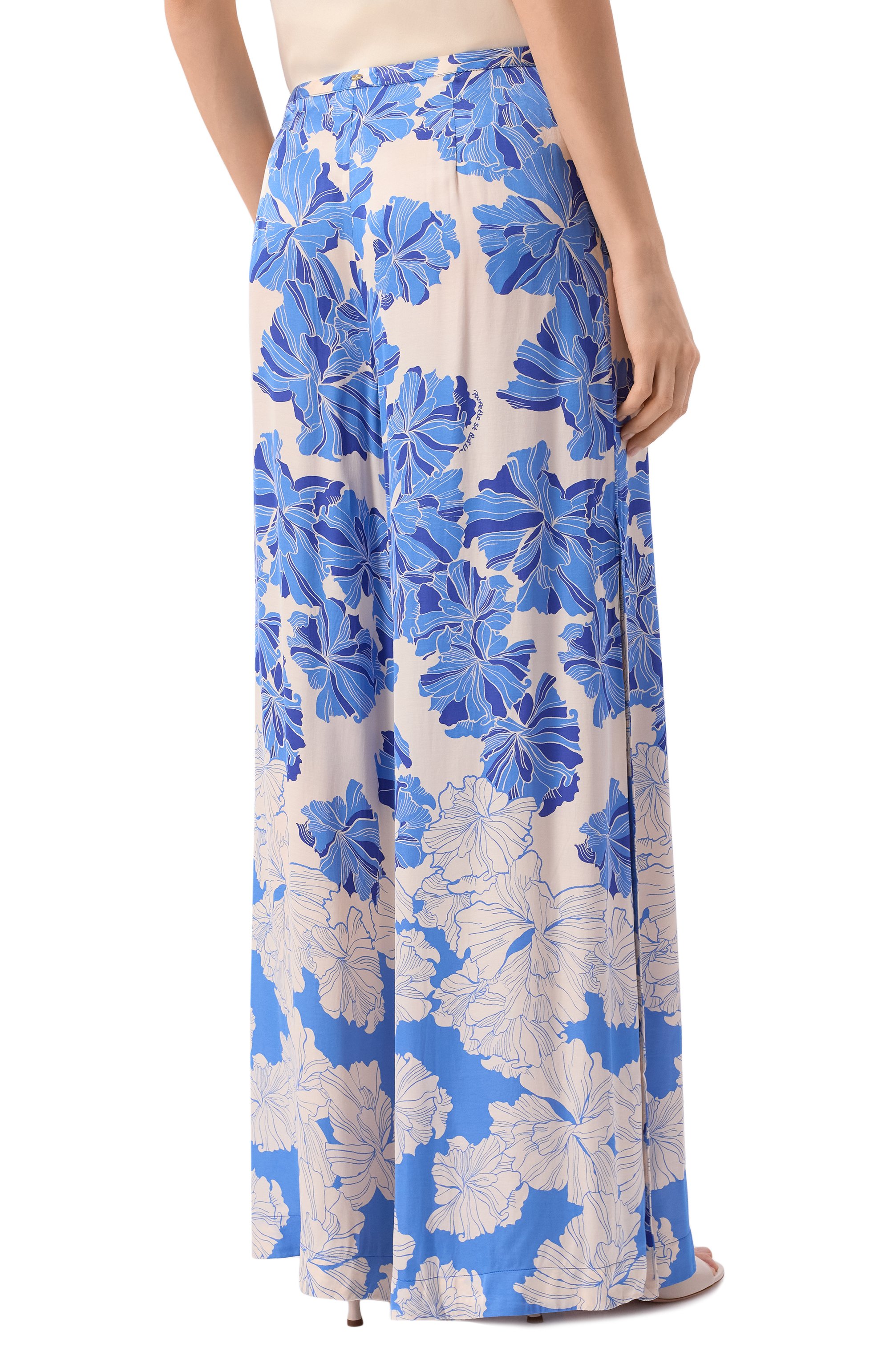 Брюки из вискозы POUPETTE ST BARTH голубого цвета по цене 47300 руб., арт. WL3S26QVSFNU, фото 4 Брюки из вискозы POUPETTE ST BARTH, арт. WL3S26QVSFNU, фото 4