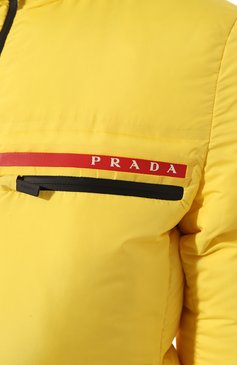 Женский пуховик prada linea rossa PRADA желтого цвета, арт. 29X688-1VL2-F0010-192 | Фото 5 (Рукава: Длинные; Длина (верхняя одежда): Короткие; Материал внешний: Синтетический материал; Стили: Спорт-шик; Материал сплава: Проставлено; Драгоценные камни: Проставлено; Региональные ограничения белый список (Axapta Mercury): Не проставлено; Кросс-КТ: Пуховик)
