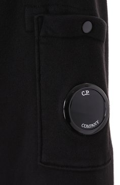 Мужской хлопковый свитшот C.P. COMPANY черного цвета, арт. 18CMSS125A110044G | Фото 6 (Длина (для топов): Стандартные; Материал сплава: Проставлено; Драгоценные камни: Проставлено; Рукава: Длинные; Стили: Кэжуэл; Принт: Без принта; Мужское Кросс-КТ: свитшот-одежда; Материал внешний: Хлопок)