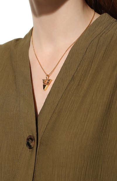 Подвеска на цепочке alphabet v CHLOÉ золотого цвета по цене 43550 руб., арт. CHC20SF02VCB7, фото 2 Подвеска на цепочке alphabet v CHLOÉ, арт. CHC20SF02VCB7, фото 2