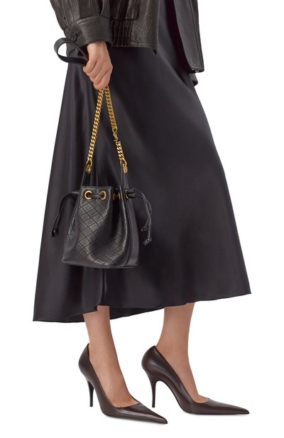 Сумка cassandre SAINT LAURENT черного цвета по цене 299500 руб., арт. 840886/1EL07, фото 2 Сумка cassandre SAINT LAURENT, арт. 840886/1EL07, фото 2