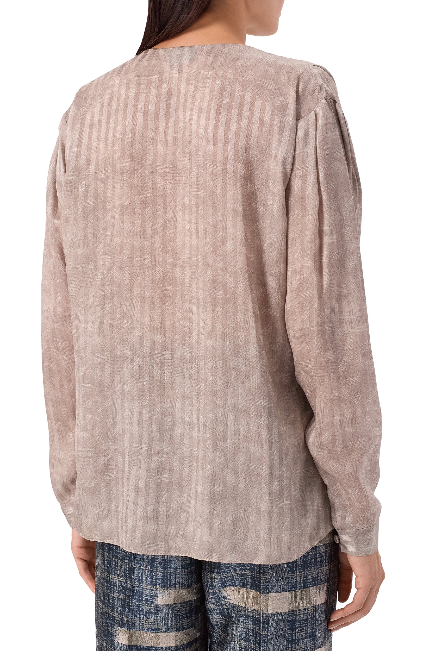 Шелковая блузка GIORGIO ARMANI серого цвета по цене 272500 руб., арт. GW004029/TE23038, фото 4 Шелковая блузка GIORGIO ARMANI, арт. GW004029/TE23038, фото 4