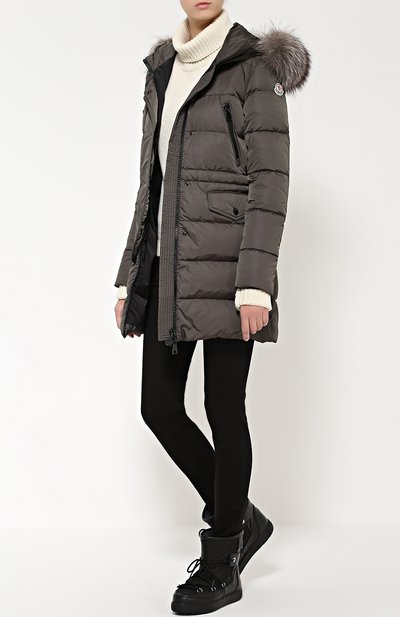 Приталенный стеганый пуховик с меховой отделкой MONCLER, арт. B2-093-49821-25-68065, фото 2