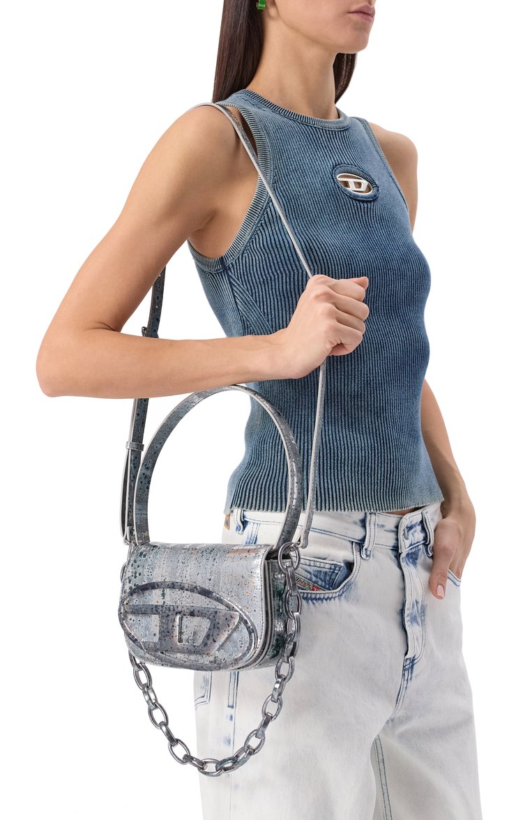 Женская сумка 1dr DIESEL серебряного цвета, арт. X08396/P8037 | Фото 2 (Размер: mini; Ремень/цепочка: На ремешке; Материал: Экокожа)