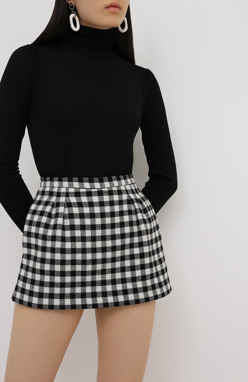 Юбка-шорты REDVALENTINO черно-белого цвета по цене 26850 руб., арт. UR3RFD70/55U, фото 3 Юбка-шорты REDVALENTINO, арт. UR3RFD70/55U, фото 3
