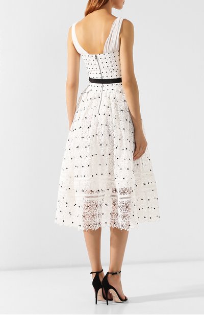 Платье-миди SELF-PORTRAIT белого цвета по цене 39150 руб., арт. SP22-024, фото 4 Платье-миди SELF-PORTRAIT, арт. SP22-024, фото 4