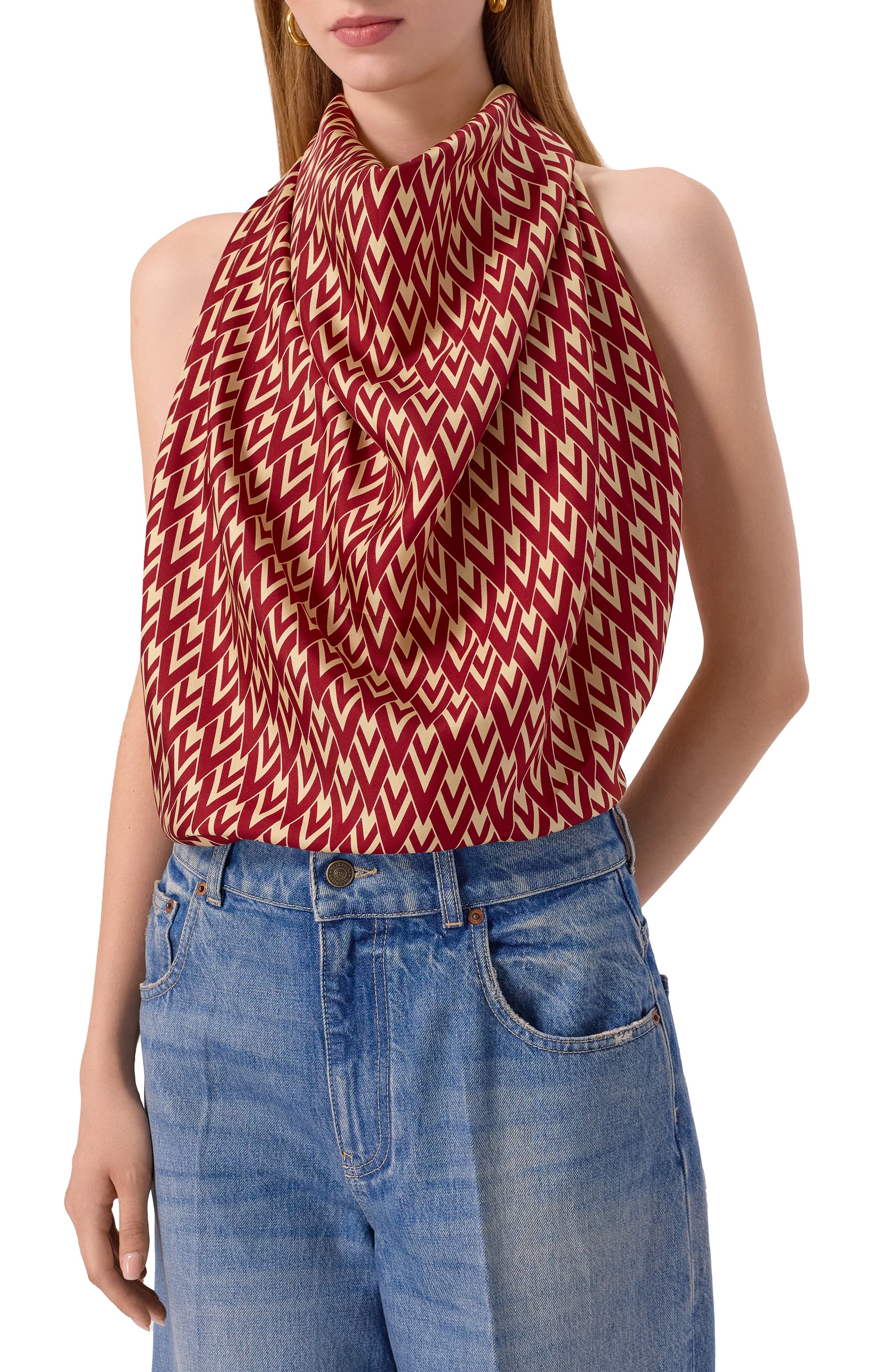 Шелковый платок VALENTINO бордового цвета по цене 55450 руб., арт. 7W2EI114/SHT, фото 2 Шелковый платок VALENTINO, арт. 7W2EI114/SHT, фото 2