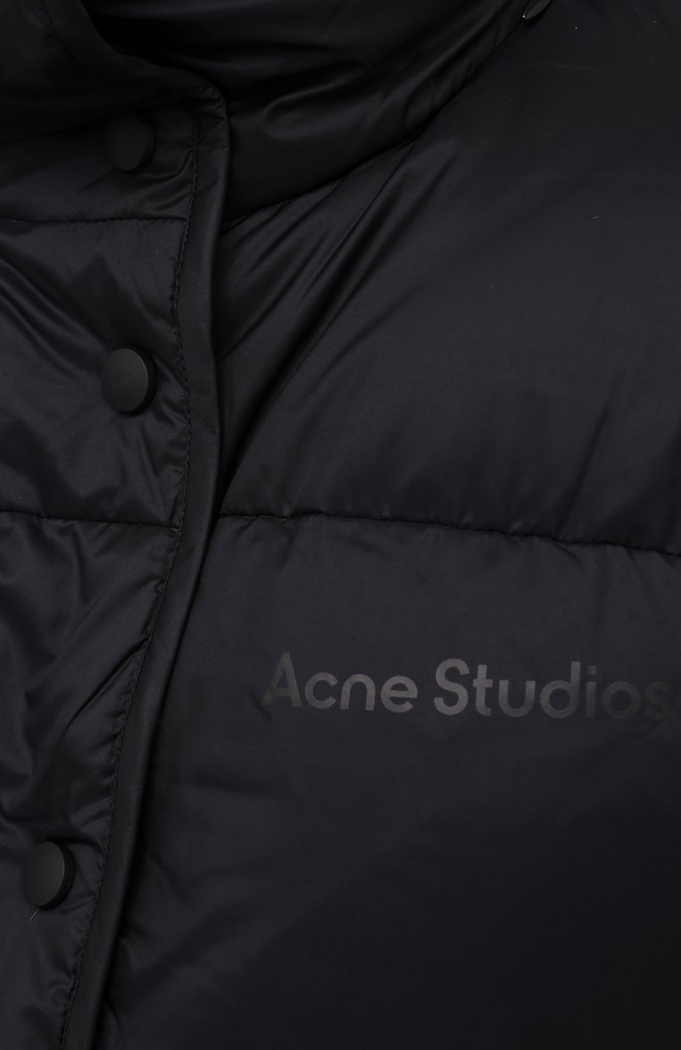 Женский пуховик ACNE STUDIOS черного цвета, арт. A90298 | Фото 5 (Длина (верхняя одежда): Короткие; Материал утеплителя: Пух и перо; Материал подклада: Синтетический материал; Рукава: Длинные; Материал внешний: Синтетический материал; Стили: �Кэжуэл, Минимализм; Кросс-КТ: Пуховик; Региональные ограничения белый список (Axapta Mercury): RU)