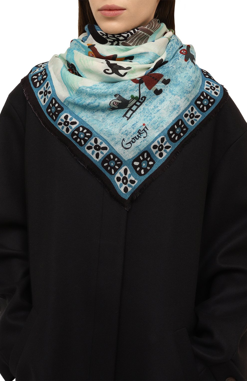 Палантин зимняя деревня GOURJI голубого цвета по цене 33970 руб., арт. 91233522/6144114, фото 2 Палантин зимняя деревня GOURJI, арт. 91233522/6144114, фото 2