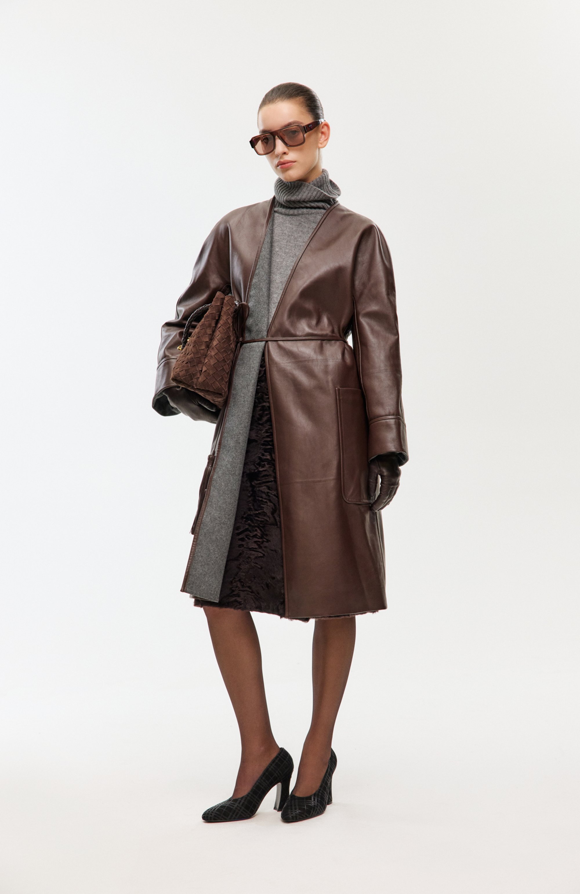 Солнцезащитные очки PRADA коричневого цвета по цене 58850 руб., арт. 22YS-17060B, фото 7 Солнцезащитные очки PRADA, арт. 22YS-17060B, фото 7