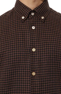 Мужская хлопковая рубашка KITON коричневого цвета, арт. UCIH0864311 | Фото 5 (Манжеты: На пуговицах; Воротник: Button down; Принт: Клетка; Рукава: Длинные; Рубашки М: Regular Fit; Случай: Повседневный; Длина (для топов): Стандартные; Материал сплава: Проставлено; Материал внешний: Хлопок; Драгоценные камни: Про�ставлено; Стили: Кэжуэл)